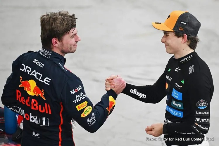 Aqui está a tradução para o seu conteúdo:  “Red Bull Racing considera Oscar Piastri como substituto de Max Verstappen”