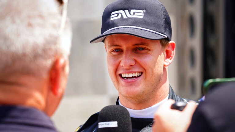 Mick Schumacher é eleito o Novato do Ano nas 500 Milhas de Indianápolis. Mick Schumacher é eleito o Novato do Ano nas 500 Milhas de Indianápolis.