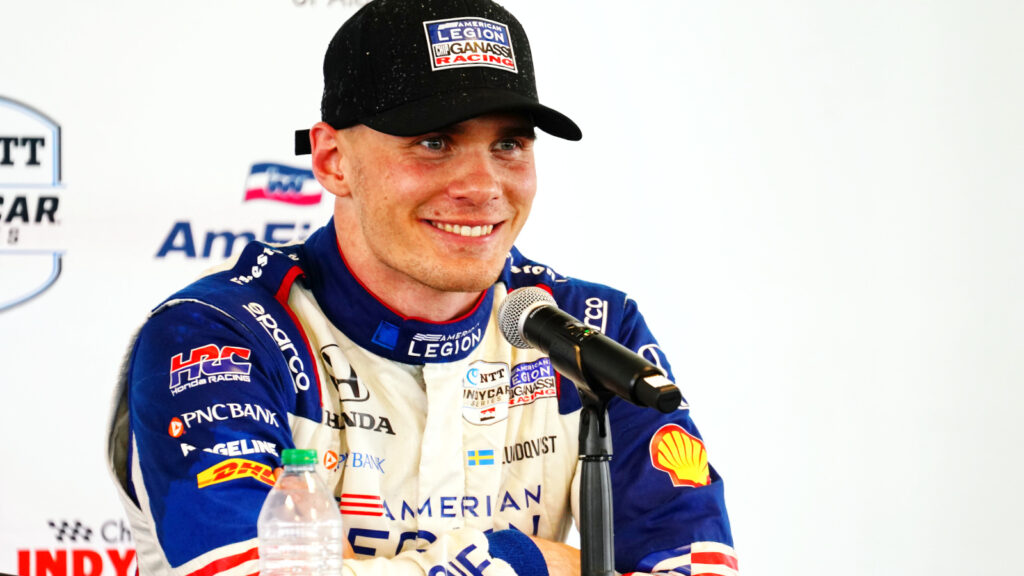 O estreante do ano da IndyCar em 2024 atuará como piloto de desenvolvimento da Honda. O estreante do ano da IndyCar em 2024 atuará como piloto de desenvolvimento da Honda.