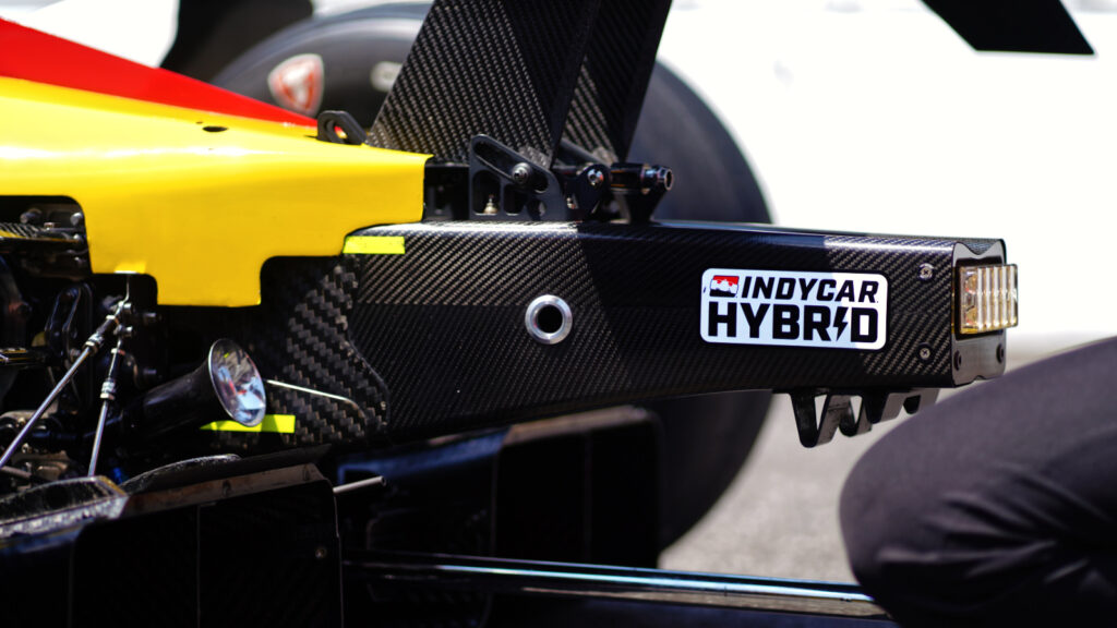 A IndyCar vai reduzir os limites de potência dos híbridos para o restante da temporada. A IndyCar vai reduzir os limites de potência dos híbridos para o restante da temporada.