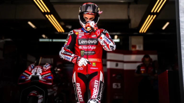Francesco Bagnaia classifica a proposta de treinos com apenas uma moto na MotoGP como um “grande retrocesso”. Francesco Bagnaia classifica a proposta de treinos com apenas uma moto na MotoGP como um “grande retrocesso”.