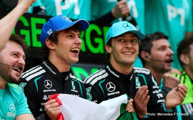 Kimi Antonelli vs George Russell: Mercedes enfrenta desafio de equilíbrio enquanto Barcelona oferece mais um teste de realidade Kimi Antonelli vs George Russell: Mercedes enfrenta desafio de equilíbrio enquanto Barcelona oferece mais um teste de realidade