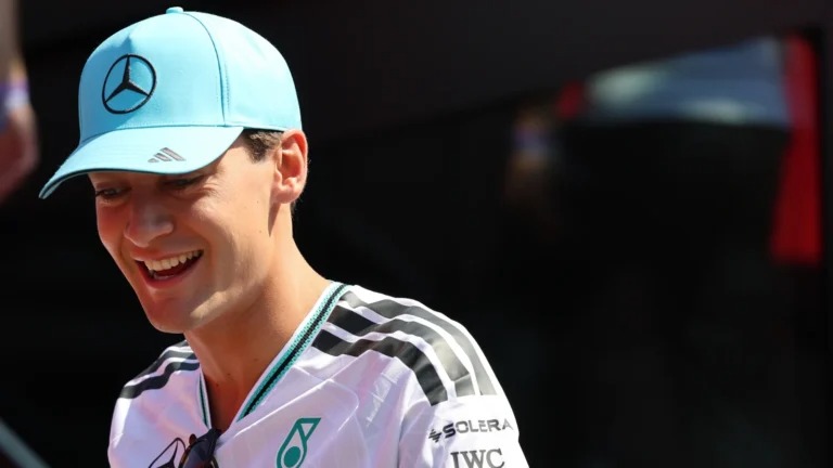 George Russell garante presença na Mercedes na F1 e desmente rumores sobre Max Verstappen: “Estarei aqui”.