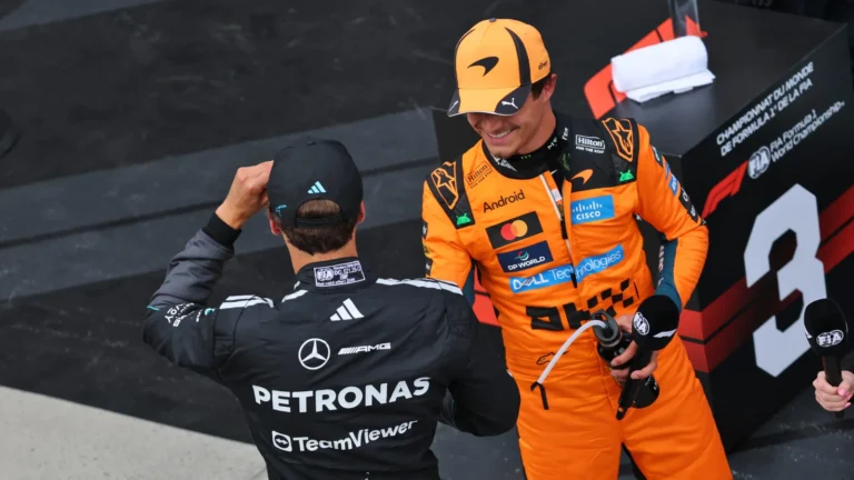 Lando Norris oferece conselhos a George Russell sobre a disputa do título da F1 dentro da própria equipe. Lando Norris oferece conselhos a George Russell sobre a disputa do título da F1 dentro da própria equipe.
