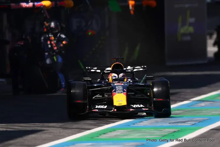 “Max Verstappen ansioso para testar a última atualização da Red Bull Racing no Grande Prêmio da Áustria de 2026.” “Max Verstappen ansioso para testar a última atualização da Red Bull Racing no Grande Prêmio da Áustria de 2026.”