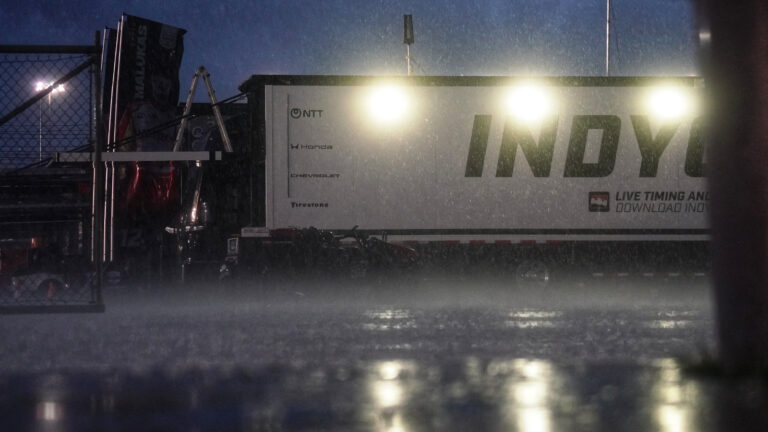 A etapa da IndyCar em Nashville foi adiada para segunda-feira devido às condições climáticas. A etapa da IndyCar em Nashville foi adiada para segunda-feira devido às condições climáticas.