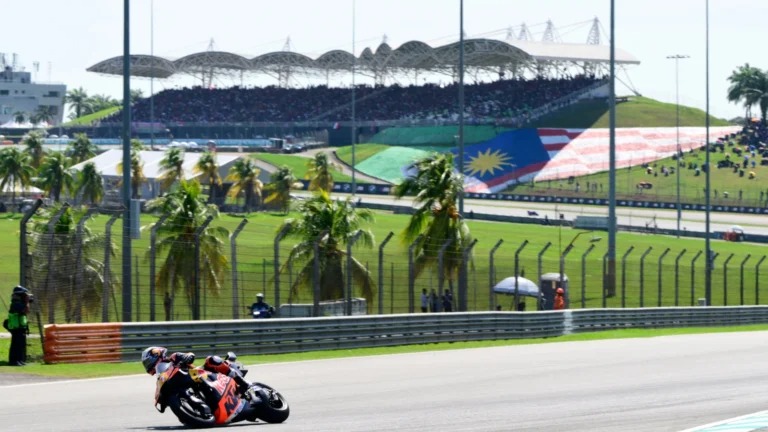 O Grande Prêmio da Malásia confirma sua permanência no calendário da MotoGP até 2031. O Grande Prêmio da Malásia confirma sua permanência no calendário da MotoGP até 2031.
