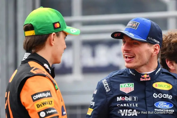 “Relatos sobre uma possível ida de Max Verstappen para a McLaren não significam muito para Oscar Piastri” “Relatos sobre uma possível ida de Max Verstappen para a McLaren não significam muito para Oscar Piastri”