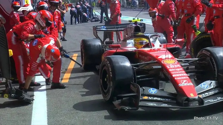 “A Ferrari mereceu a multa por Lewis Hamilton ter atingido o mecânico durante o Grande Prêmio da Bélgica?” “A Ferrari mereceu a multa por Lewis Hamilton ter atingido o mecânico durante o Grande Prêmio da Bélgica?”