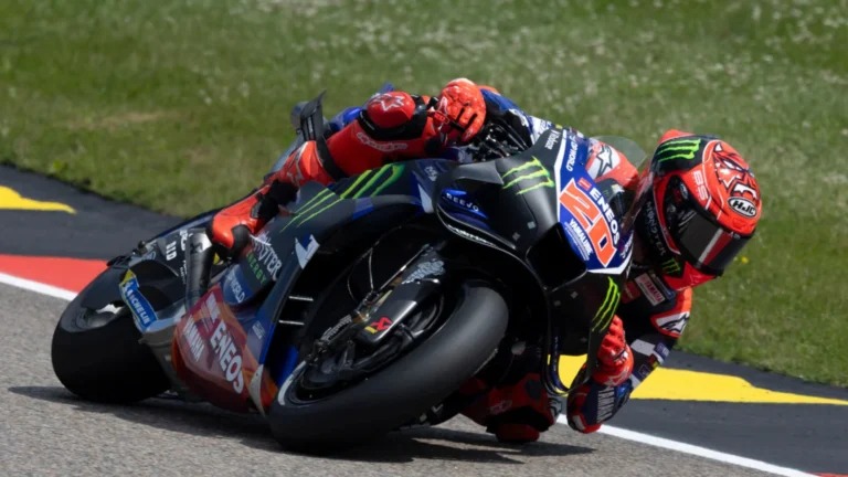 Fabio Quartararo completa a mudança para a Honda para a temporada de 2027 da MotoGP. Fabio Quartararo completa a mudança para a Honda para a temporada de 2027 da MotoGP.