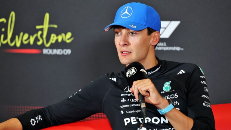 George Russell admite que seu companheiro de equipe está em vantagem na disputa pelo título da Mercedes. George Russell admite que seu companheiro de equipe está em vantagem na disputa pelo título da Mercedes.