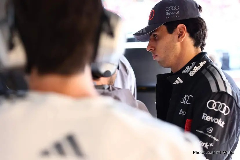 Gabriel Bortoleto afirma que os pilotos devem se adaptar em meio a reclamações sobre os carros da Fórmula 1 de 2026. Gabriel Bortoleto afirma que os pilotos devem se adaptar em meio a reclamações sobre os carros da Fórmula 1 de 2026.