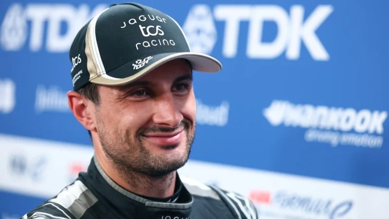 Mitch Evans pretende usar a saída da Jaguar como “motivação extra” na busca pelo título da Fórmula E. Mitch Evans pretende usar a saída da Jaguar como “motivação extra” na busca pelo título da Fórmula E.