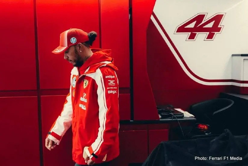 “Lewis Hamilton pede desculpas por desabafos no rádio e na imprensa sobre a estratégia da Ferrari no Grande Prêmio da Holanda” “Lewis Hamilton pede desculpas por desabafos no rádio e na imprensa sobre a estratégia da Ferrari no Grande Prêmio da Holanda”