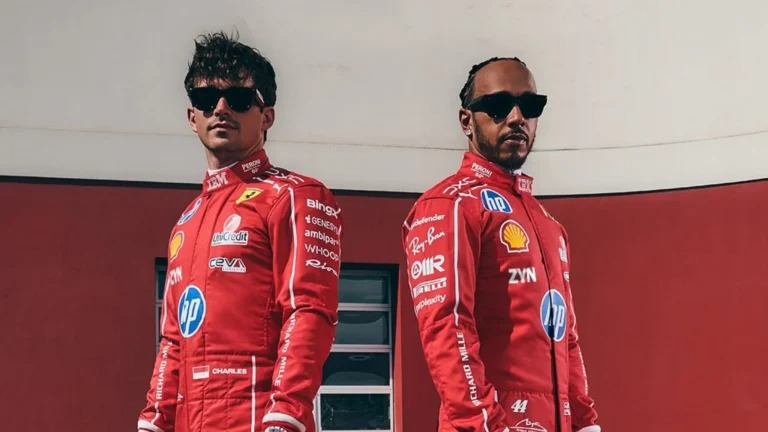 A Ferrari apresenta os macacões de corrida de Michael Schumacher para o GP da Itália de F1. A Ferrari apresenta os macacões de corrida de Michael Schumacher para o GP da Itália de F1.