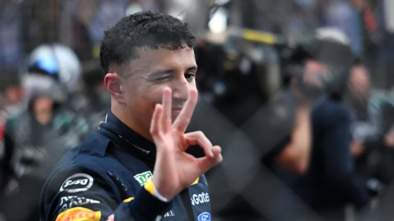 A Red Bull confirma o retorno de Isack Hadjar para o GP do Azerbaijão de F1. A Red Bull confirma o retorno de Isack Hadjar para o GP do Azerbaijão de F1.