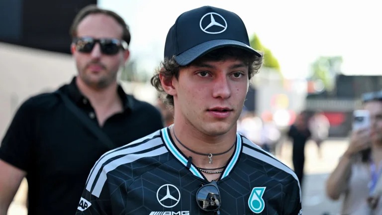 Kimi Antonelli põe fim às especulações sobre seu futuro na Ferrari no GP da Itália. Kimi Antonelli põe fim às especulações sobre seu futuro na Ferrari no GP da Itália.