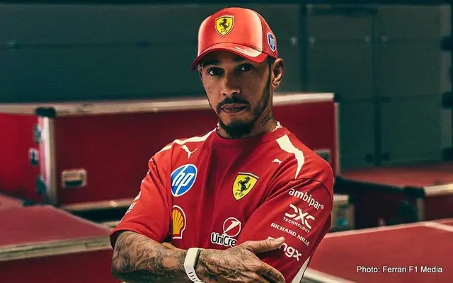 Lewis Hamilton nega interferência na gestão enquanto Nico Rosberg comenta sobre a crise na Ferrari Lewis Hamilton nega interferência na gestão enquanto Nico Rosberg comenta sobre a crise na Ferrari