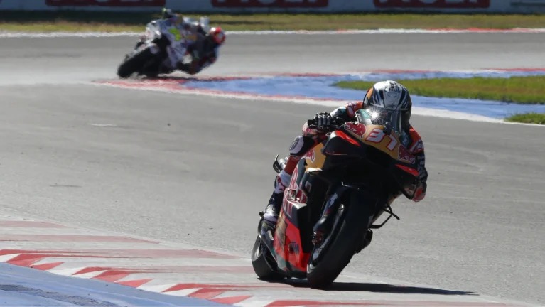 Pedro Acosta lidera dobradinha da KTM no treino livre 1 do MotoGP da Áustria. Pedro Acosta lidera dobradinha da KTM no treino livre 1 do MotoGP da Áustria.