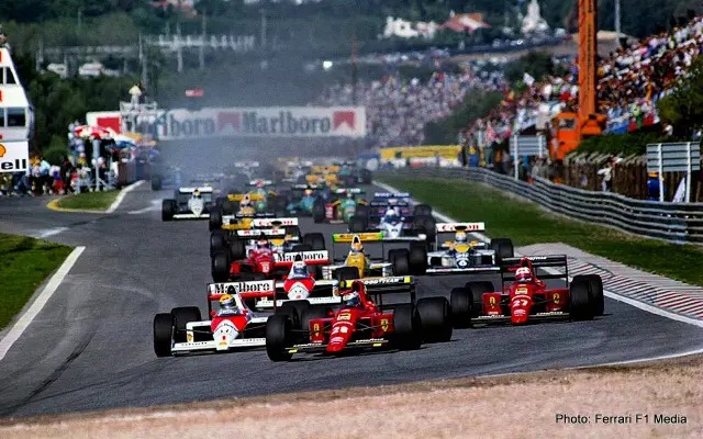 “Neste dia na Fórmula 1: Mansell ignora bandeira preta, Fórmula 1 retorna aos EUA, primeira vitória de Coulthard” “Neste dia na Fórmula 1: Mansell ignora bandeira preta, Fórmula 1 retorna aos EUA, primeira vitória de Coulthard”