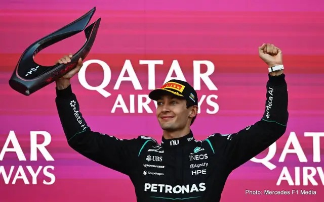 “George Russell reflete sobre vitória emocionante que coroou um fim de semana perfeito no Grande Prêmio do Azerbaijão” “George Russell reflete sobre vitória emocionante que coroou um fim de semana perfeito no Grande Prêmio do Azerbaijão”