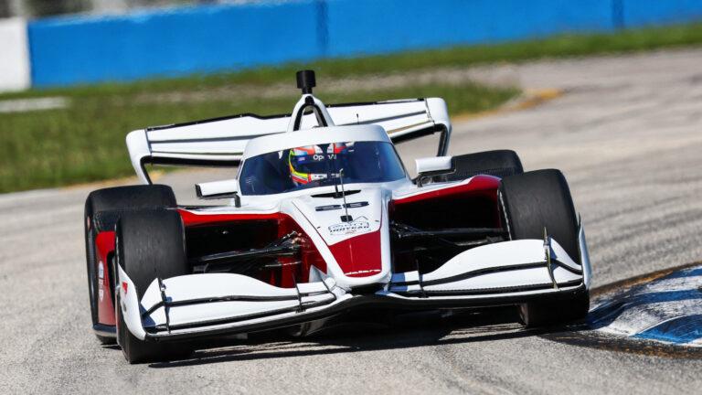 O IR-28 da IndyCar é ‘um carro muito bom de guiar’ em exigente teste em Sebring O IR-28 da IndyCar é ‘um carro muito bom de guiar’ em exigente teste em Sebring