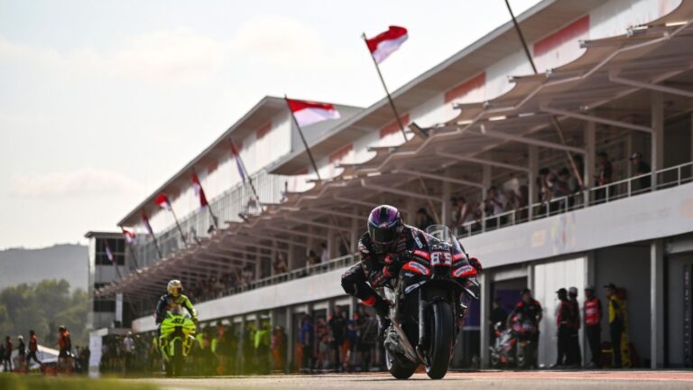 Pilotos da MotoGP divididos sobre a mudança de formato em 2027, com o entretenimento em primeiro lugar. Pilotos da MotoGP divididos sobre a mudança de formato em 2027, com o entretenimento em primeiro lugar.
