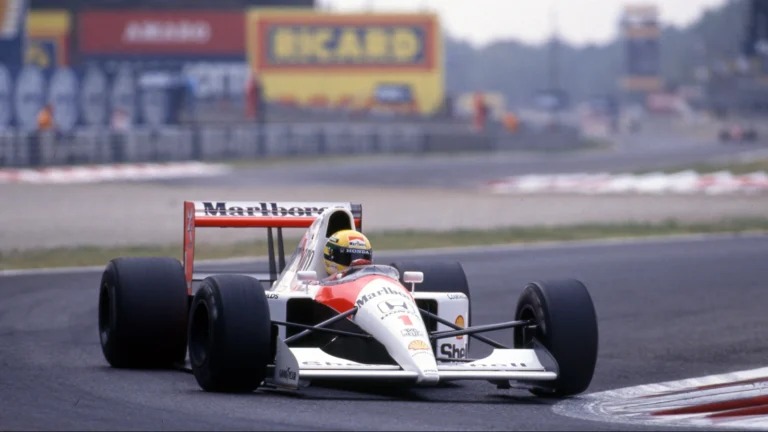 Carros da McLaren que deram o título de Fórmula 1 a Ayrton Senna fazem parte da coleção da McLaren que será vendida. Carros da McLaren que deram o título de Fórmula 1 a Ayrton Senna fazem parte da coleção da McLaren que será vendida.